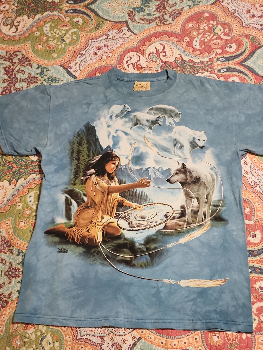 '01 Vintage The Mountain Native American And Wolf Graphic Tshirt | Size Medium